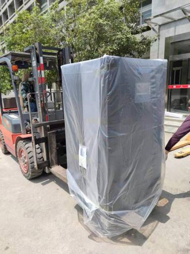 寧波蘇州市某公司機(jī)器落位現(xiàn)場(chǎng)